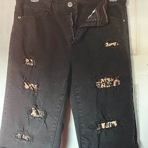 Newer Leopard print black short